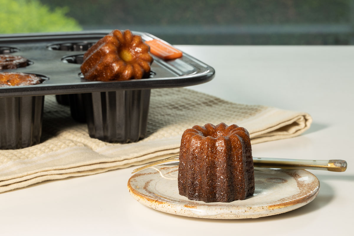 Cannelé met Le Creuset
